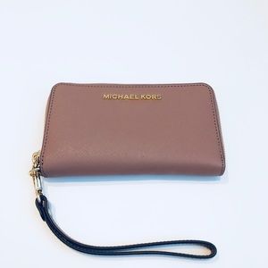 Michael Kors jet set wristlet phone case